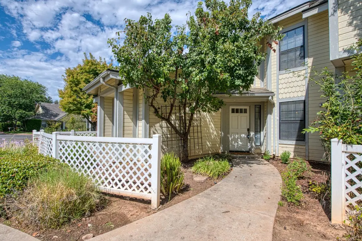 955 E Foxhill Drive, Fresno, CA 93720 - Image #1