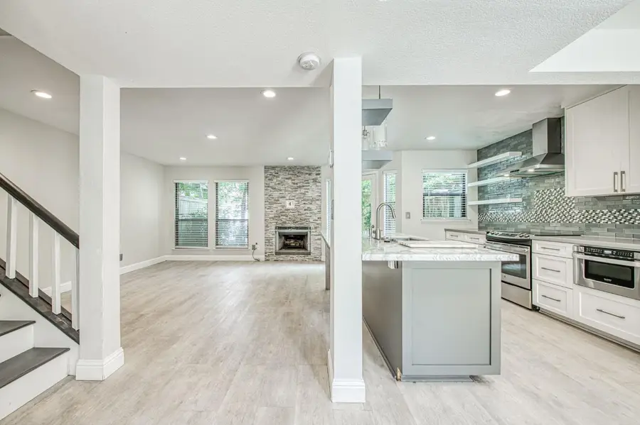 955 E Foxhill Drive, Fresno, CA 93720 - Image #2