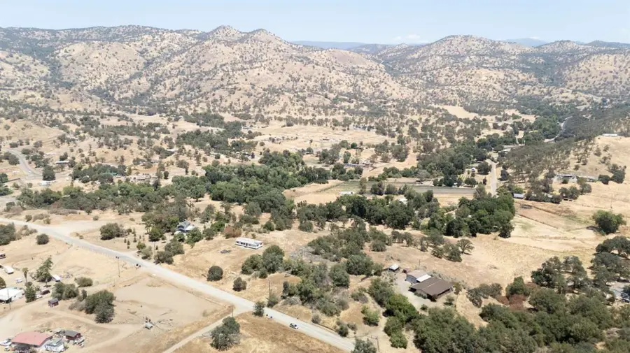 37127 Ripple Lane, Yokuts Valley, CA 93675 - Image #3