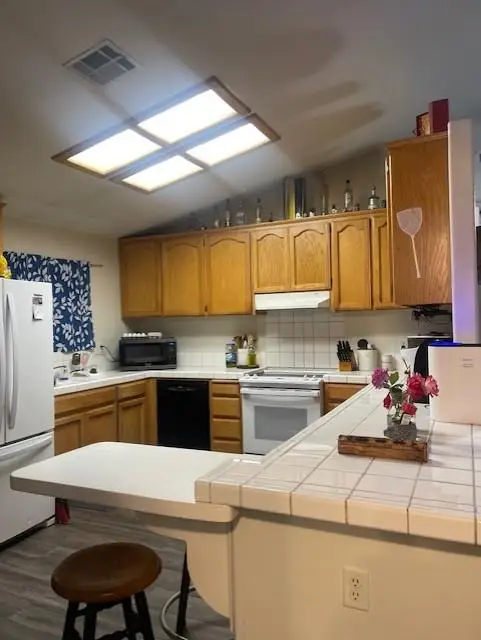 5423 E Grove Avenue, Fresno, CA 93727 - Image #2