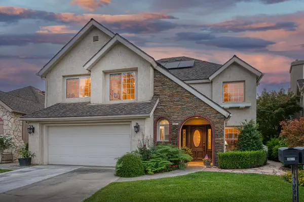 3077 W Pembrook, Fresno, CA 93711