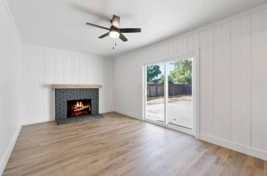 934 W Alamos Avenue, Clovis, CA 93612 - Image #2