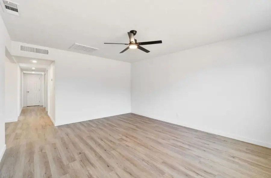 934 W Alamos Avenue, Clovis, CA 93612 - Image #3