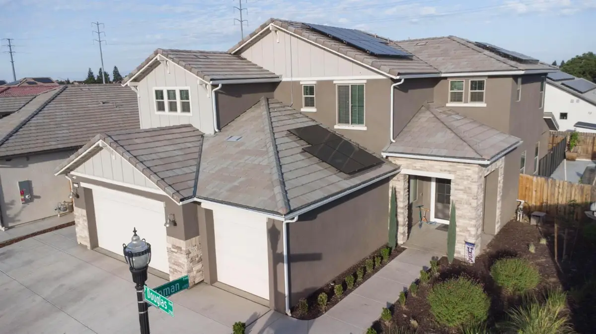 2756 N Douglas Avenue, Fresno, CA 93727 - Image #1