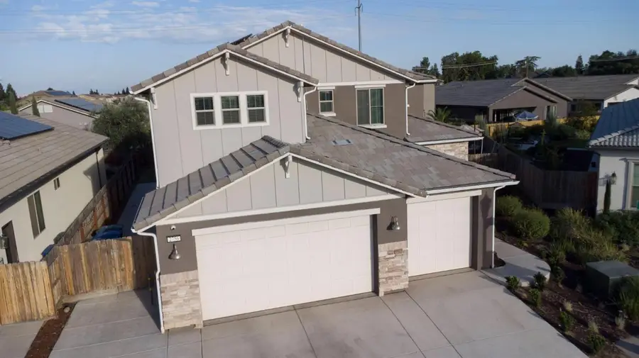 2756 N Douglas Avenue, Fresno, CA 93727 - Image #2