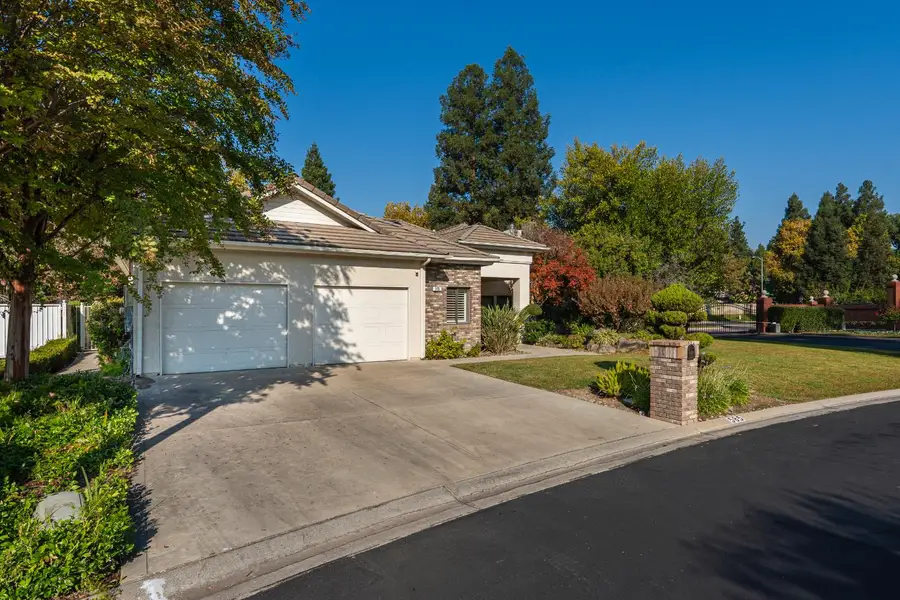 585 E Chesapeake Circle, Fresno, CA 93730 - Image #2