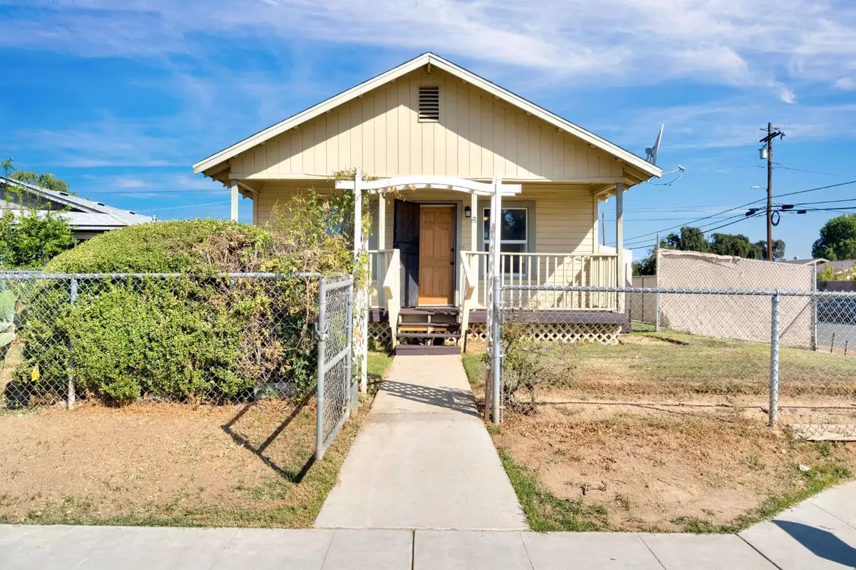 408 W Spruce Avenue, Pinedale, CA 93650 - Image #1