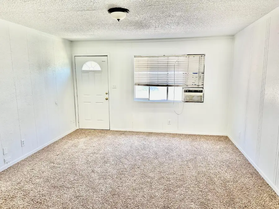 967 E Cleveland Avenue, Porterville, CA 93257 - Image #3