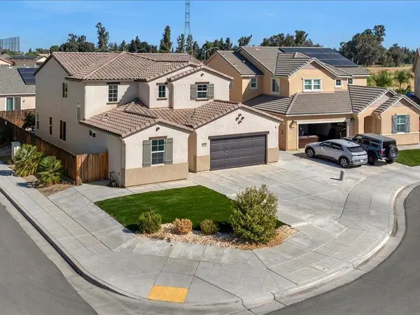 6646 W Beechwood Avenue W, Fresno, CA 93722