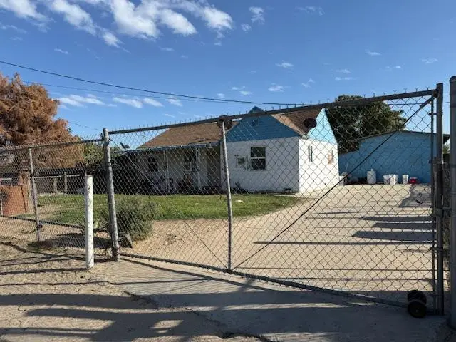 3219 E Huntsman Avenue #2, Fresno, CA 93725 - Image #1