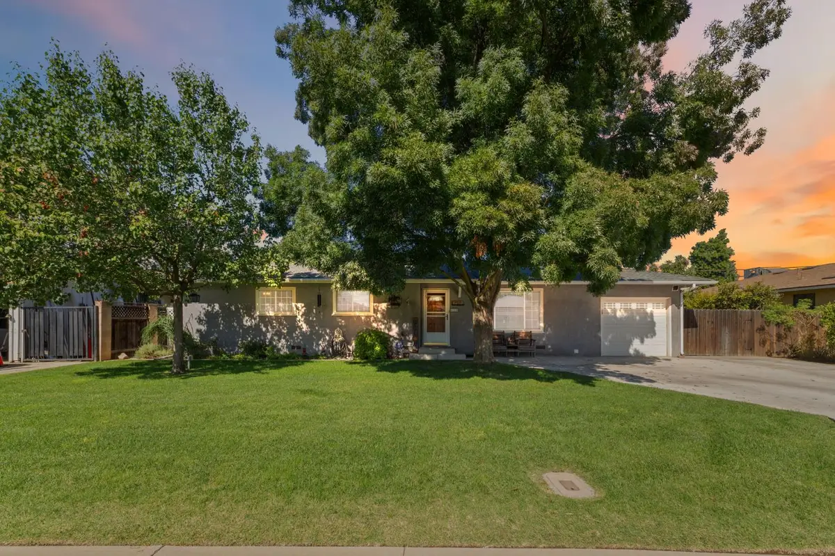 5739 E Hampton Way, Fresno, CA 93727 - Image #1