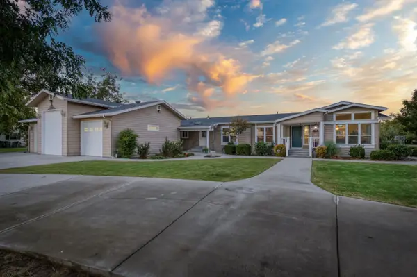 8646 Cairo Avenue, Laton, CA 93242