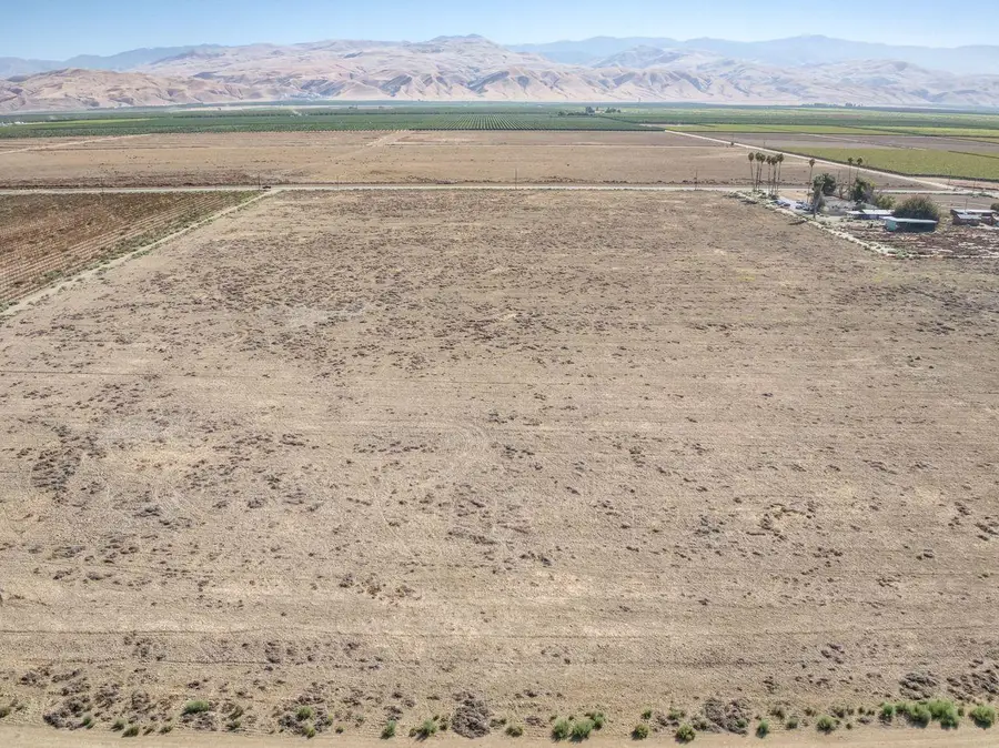 10934 Valpredo Avenue, Bakersfield, CA 93313 - Image #2