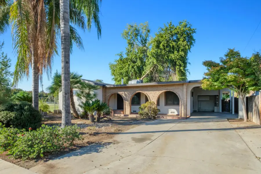 501 E Princeton Avenue, Dinuba, CA 93618 - Image #2