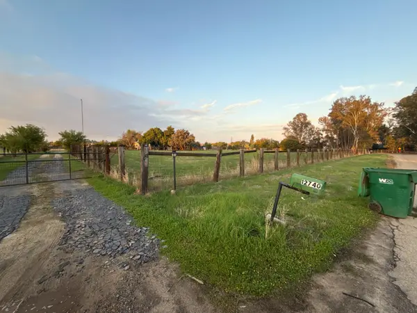 12740 E Robinson Avenue, Sanger, CA 93657