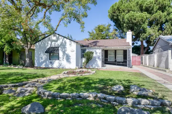 135 E Clinton Avenue, Fresno, CA 93704