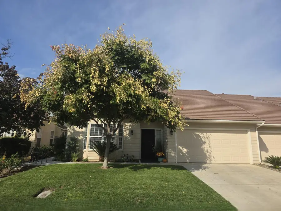 337 Village Drive, Dinuba, CA 93618 - Image #2