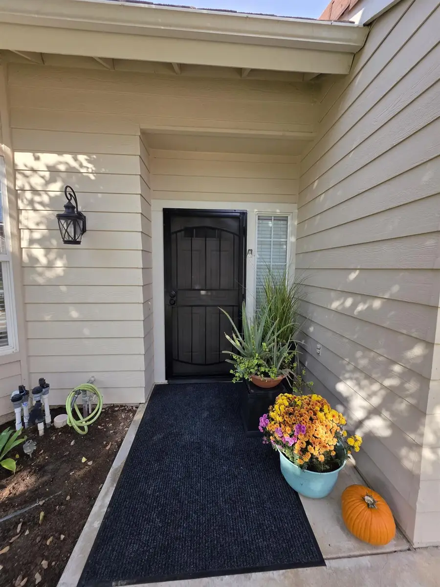 337 Village Drive, Dinuba, CA 93618 - Image #3