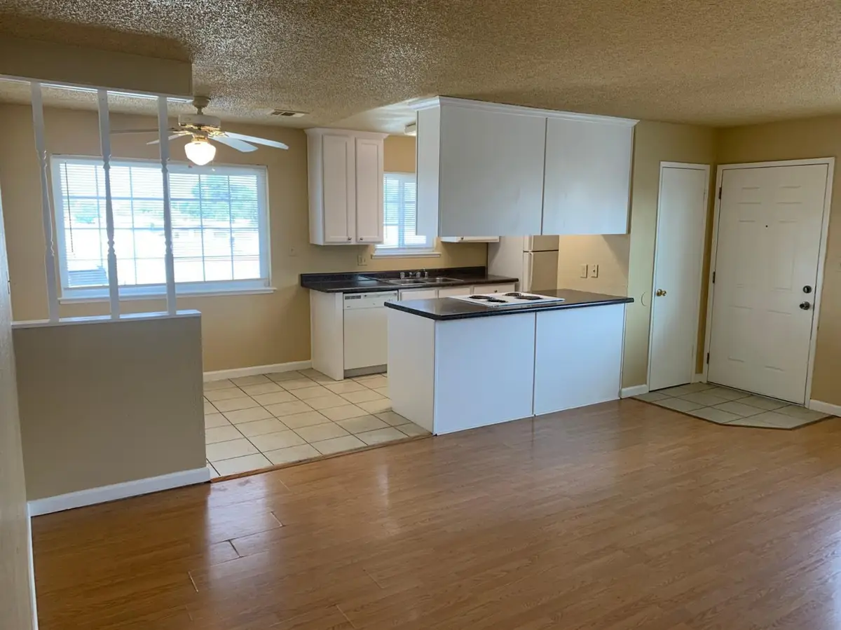 495 W Santa Ana Avenue #4, Clovis, CA 93612 - Image #1