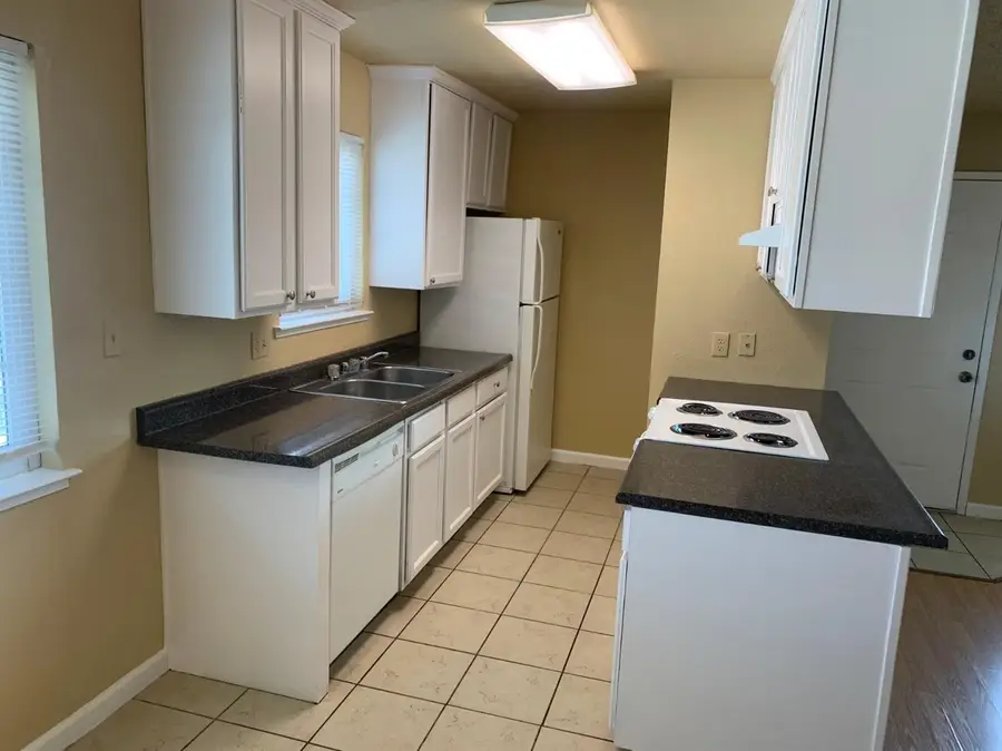 495 W Santa Ana Avenue #4, Clovis, CA 93612 - Image #3