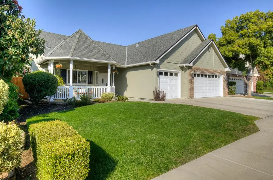 8925 N Laureen Avenue, Fresno, CA 93720 - Image #2