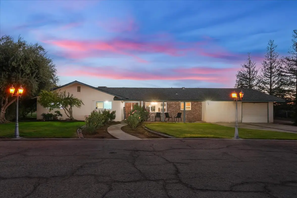 13717 E Shaw Avenue, Sanger, CA 93657 - Image #1