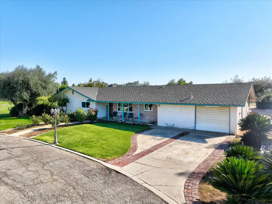 13717 E Shaw Avenue, Sanger, CA 93657 - Image #2