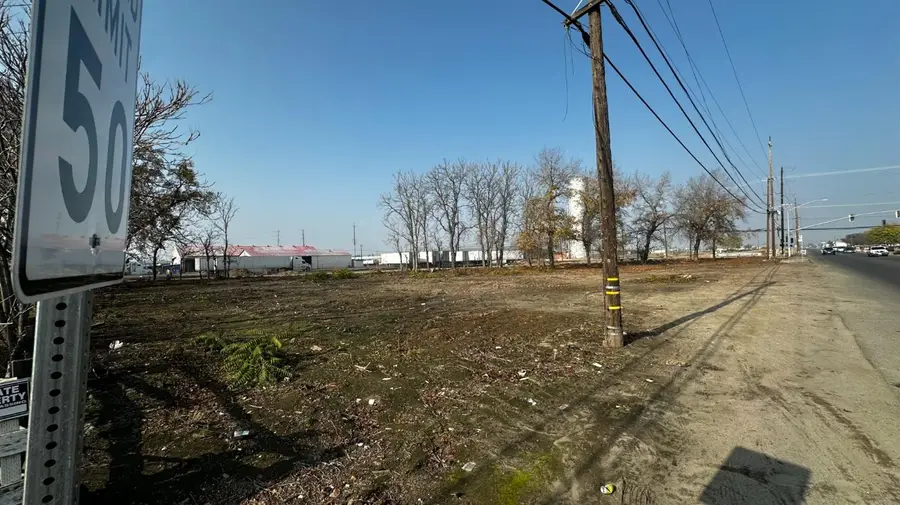 3035 S Chestnut Avenue, Fresno, CA 93725 - Image #3