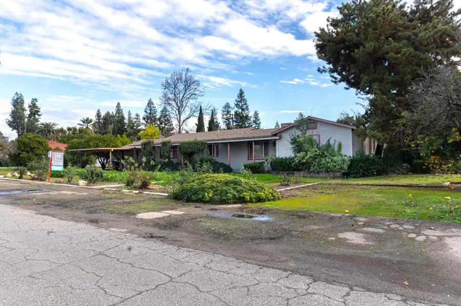 5812 E Midwick Lane, Fresno, CA 93727 - Image #2