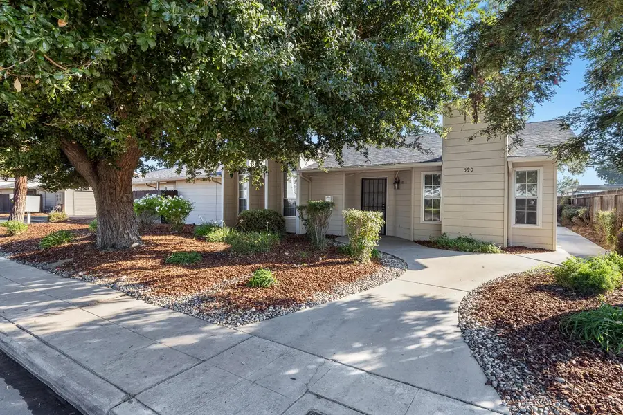 590 W Escalon Avenue, Clovis, CA 93612 - Image #2
