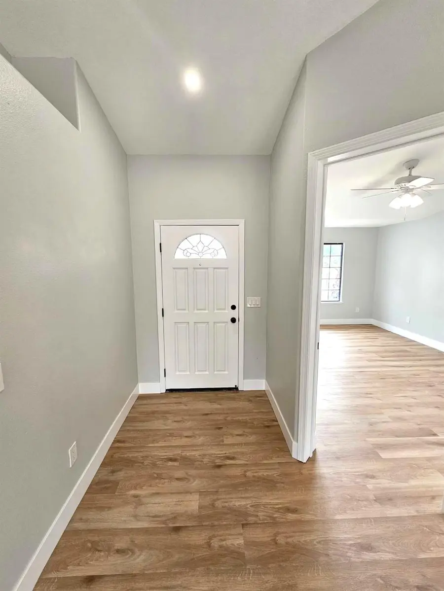 825 Manzanita Street, Visalia, CA 93292 - Image #3