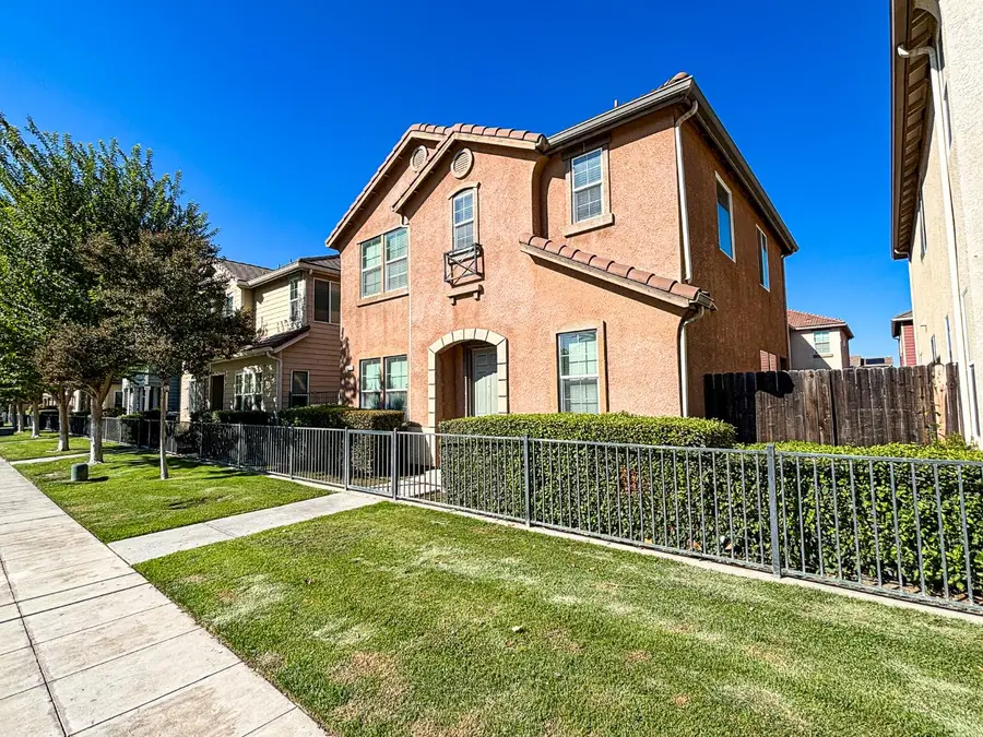 5537 N Gates Avenue, Fresno, CA 93722 - Image #2