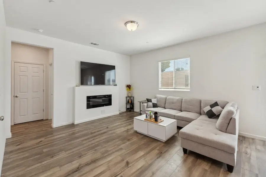 264 Rosebriar Street, Madera, CA 93638 - Image #2