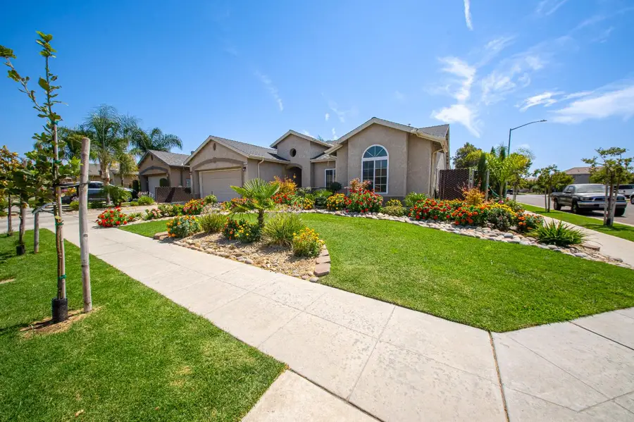 5314 E Laurite Avenue, Fresno, CA 93725 - Image #2