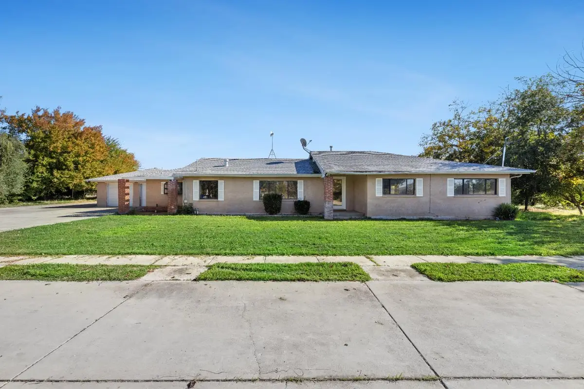 4666 N Zediker Avenue, Sanger, CA 93657 - #1
