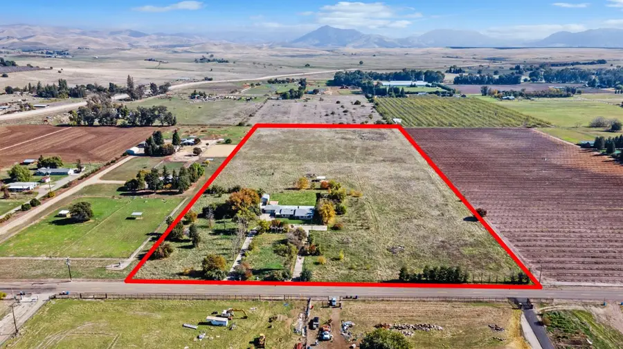 4666 N Zediker Avenue, Sanger, CA 93657 - #3