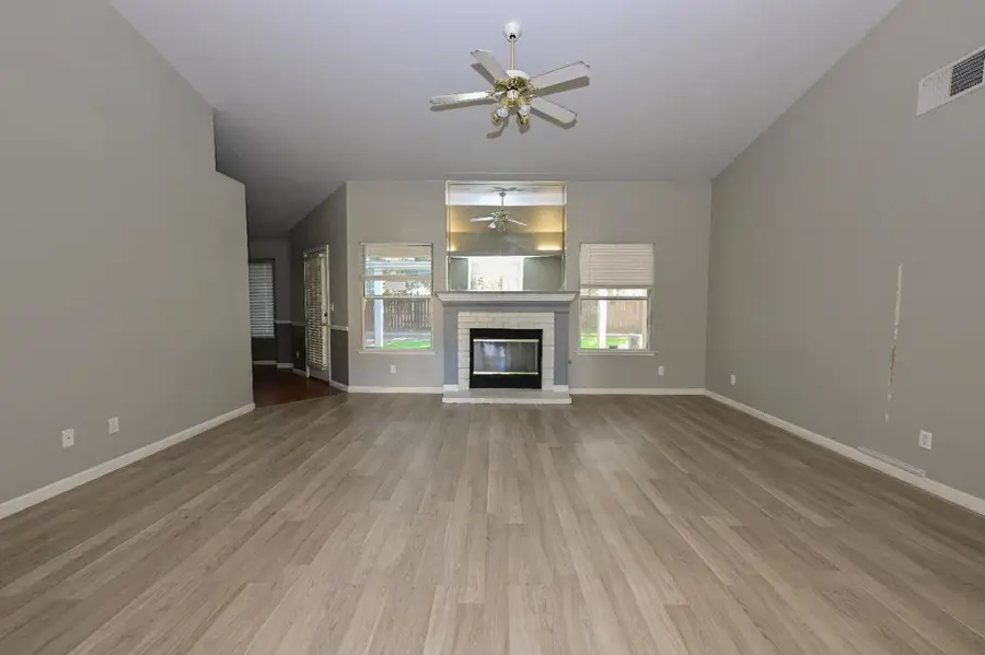 5047 W Morris Avenue, Fresno, CA 93722 - Image #2