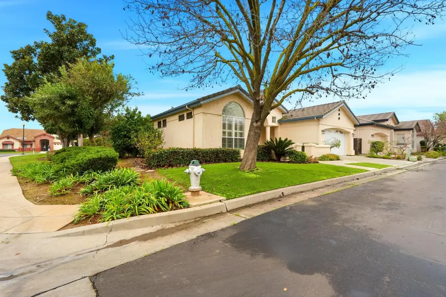 873 E Green Acres Drive, Fresno, CA 93720 - Image #3