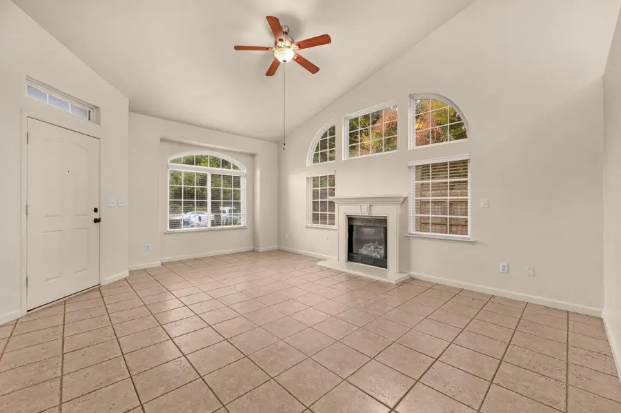 239 N Timmy Avenue, Clovis, CA 93612 - Image #3