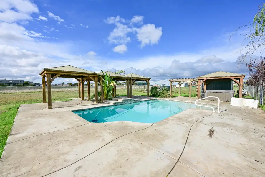 21088 Forest Glen Road, Madera, CA 93638 - Image #2