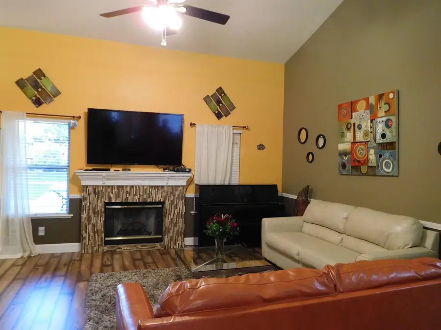 1877 E Turnberry Avenue, Fresno, CA 93730 - Image #3