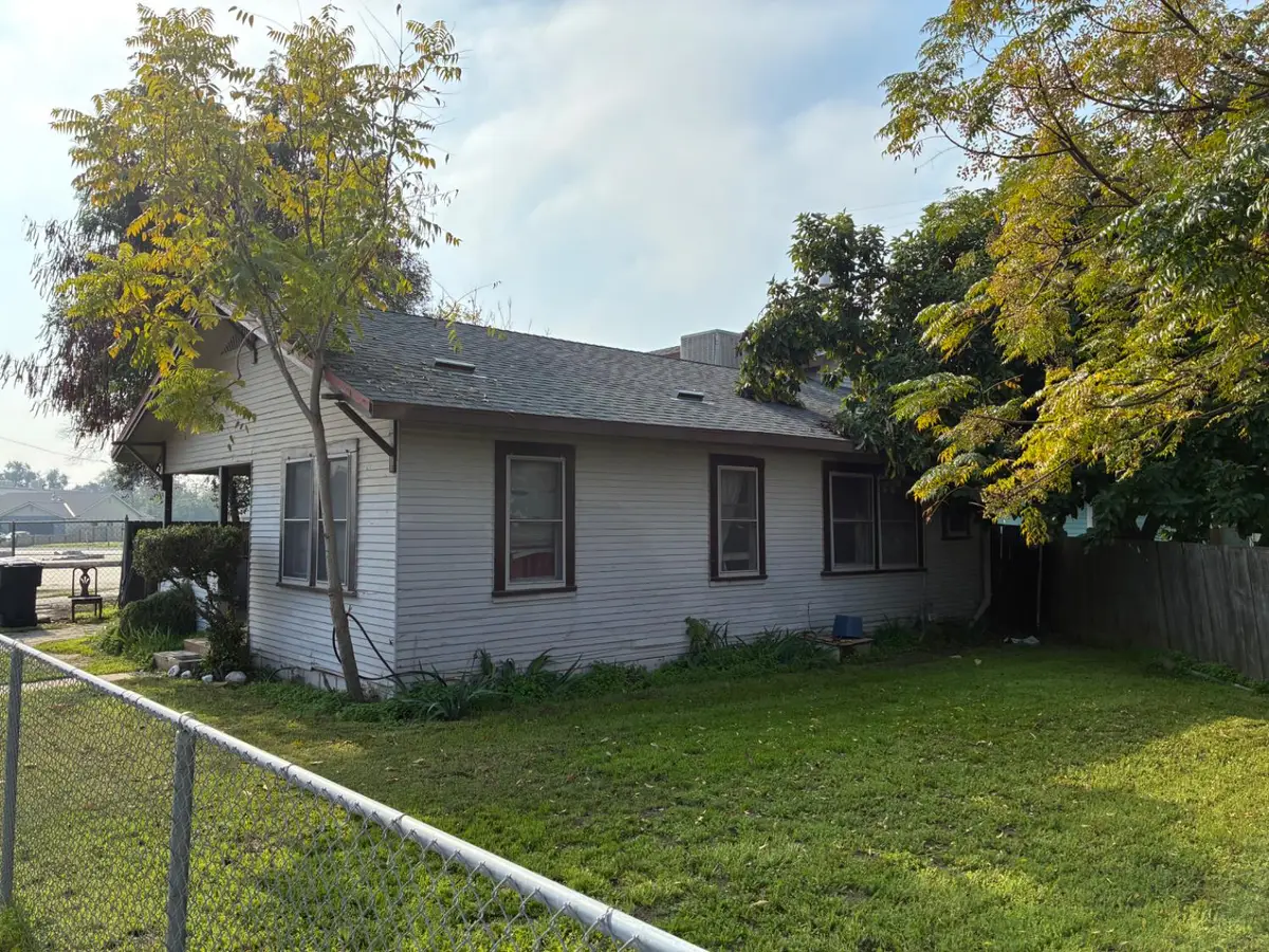 1215 N Court Street, Visalia, CA 93291 - Image #1