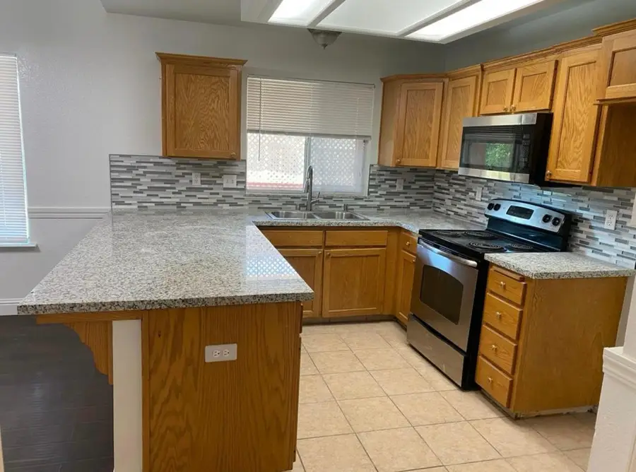 5323 W Garland Avenue, Fresno, CA 93722 - Image #3