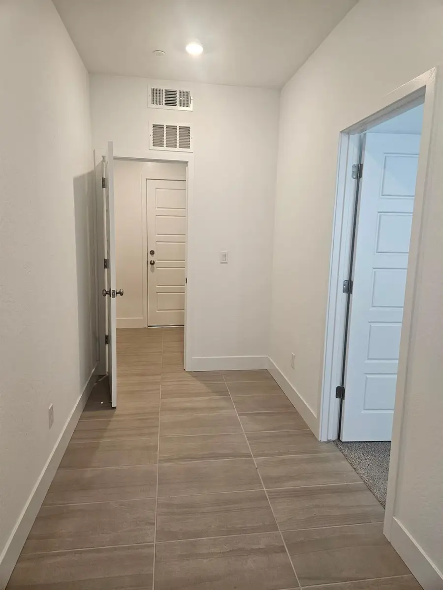 572 N Adler Lane, Clovis, CA 93611 - Image #2