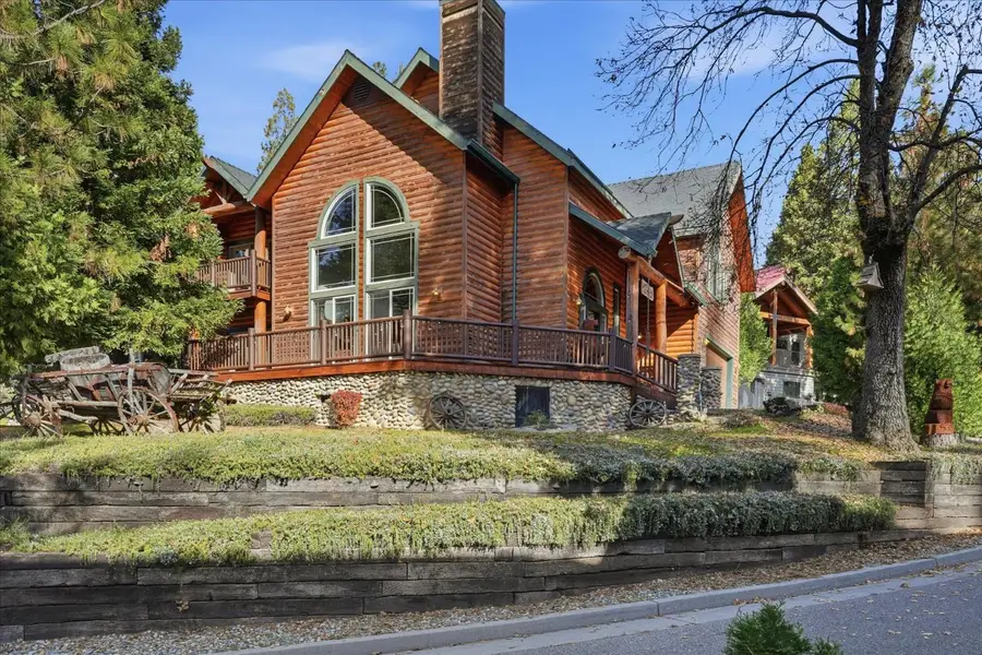 53903 Creekside Ln, Bass Lake, CA 93604 - Image #2