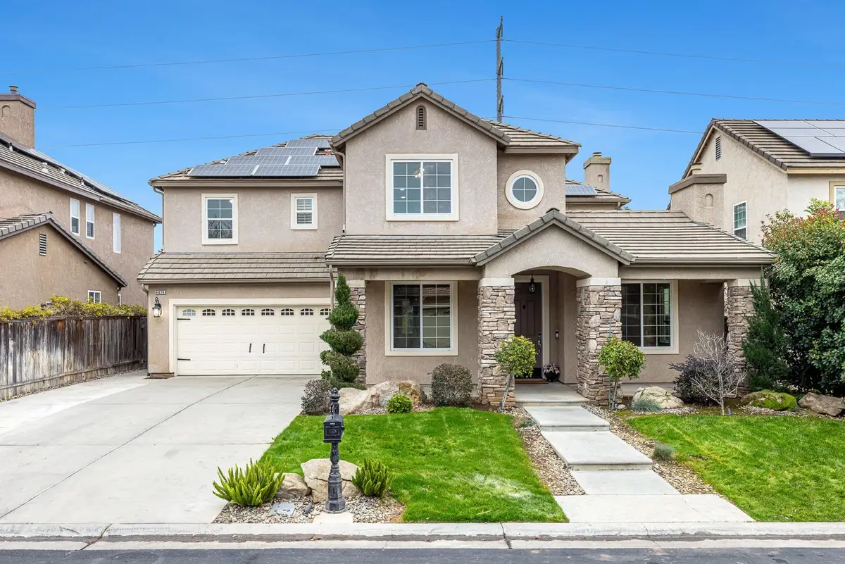 4674 N Arrow Ridge Way, Clovis, CA 93619 - Image #1