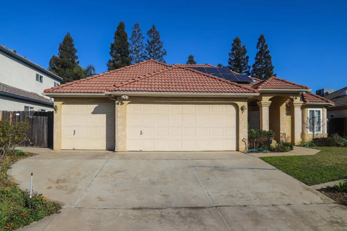 1340 E Omaha Avenue, Fresno, CA 93720 - #1