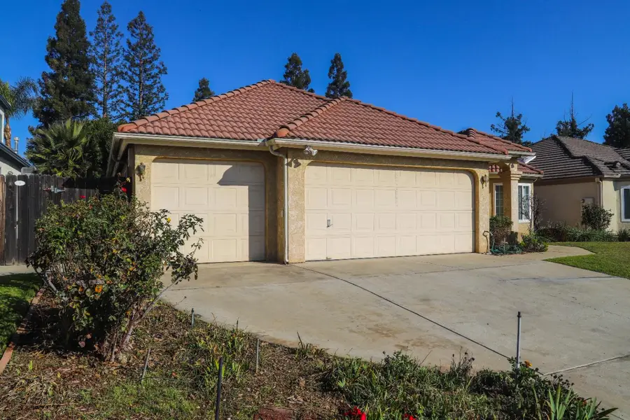 1340 E Omaha Avenue, Fresno, CA 93720 - #2