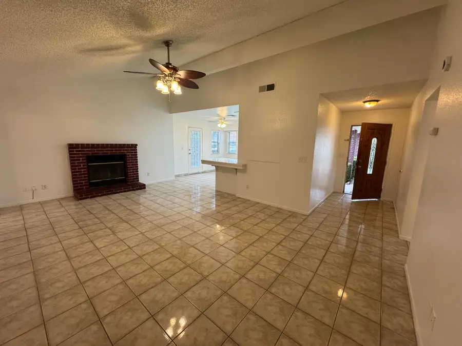 6348 N Genoa Avenue, Fresno, CA 93722 - Image #3