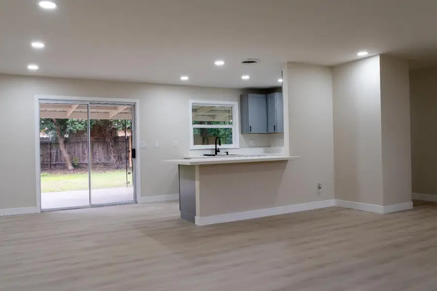 6075 N Selland Avenue, Fresno, CA 93711 - Image #3